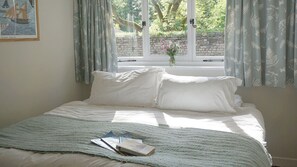 2 bedrooms, desk, iron/ironing board, travel cot