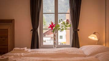 3 habitaciones, tabla de planchar con plancha, wifi y ropa de cama