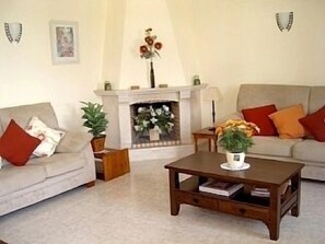 Smart TV, fireplace, DVD player, books