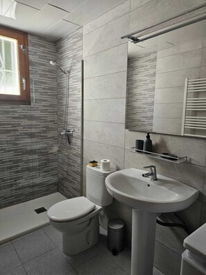 Bathtub - L'Escala: House with swimming pool (L'Escala)