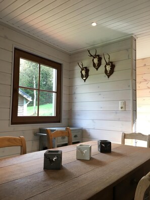 Interior - The fagnes, the woods, the lake and the circuit available!  Chalet "Le Voyageur" (Büllingen)
