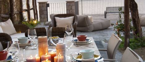 Outdoor dining