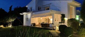 LAST MINUTE SPECIAL OFFER- luxurious secluded house with pool