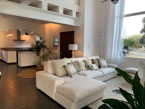Smart TV, fireplace, books, stereo - LAST MINUTE SPECIAL OFFER- luxurious secluded house with pool (San Luis)