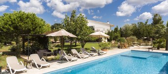 LAST MINUTE SPECIAL OFFER- luxurious secluded house with pool