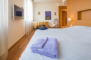 2 bedrooms, desk, soundproofing, iron/ironing board - BRAND NEW SILENT LUXURIOUS BRIGHT LUXURY APARTMENT WITH TERRACE (Verona)