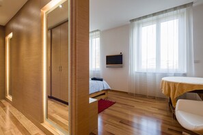 2 bedrooms, desk, soundproofing, iron/ironing board