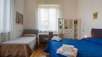 2 Schlafzimmer, Schreibtisch, schallisolierte Zimmer