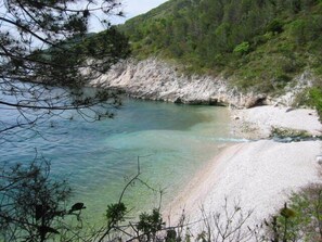 A coastal landscape with a clear beach and rocky cliffs. - House / Villa - Moscenicka Draga (Moscenicka Draga)