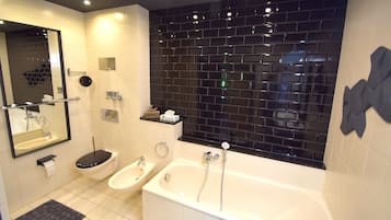 Luxury Condo, 2 Bedrooms, Non Smoking, Balcony | Bathroom | Deep soaking tub, free toiletries, hair dryer, towels
