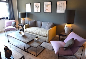 Luxury Condo, 2 Bedrooms, Non Smoking, Balcony | Living area | Flat-screen TV, DVD player, heated floors - Besotel (Erkrath)
