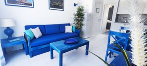 TV, DVD player, stereo - Sunny and comfy appartment in a residencial development near the sea (Puerto del Carmen, Tias)