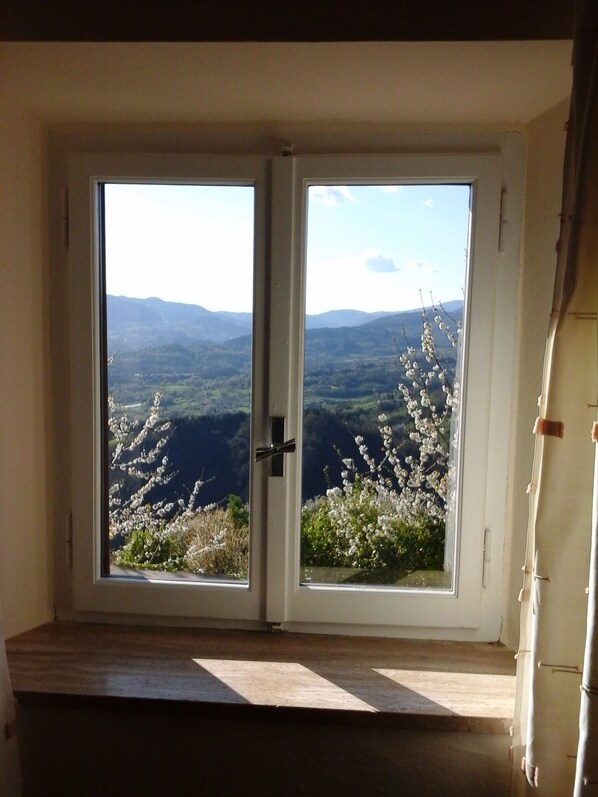 Interior -  Villa with own pool, mountain village with restaurant and shop. North of Lucca (Pieve Fosciana)