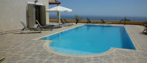 Lämmitetty uima-allas