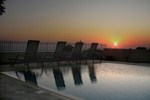 حمّام سباحة مُدفَّأ