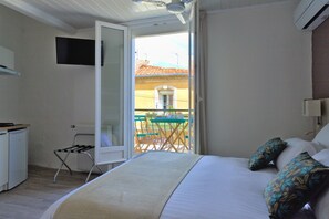 Deluxe Studio | Egyptian cotton sheets, premium bedding, pillowtop beds, in-room safe - Hôtel du Golfe (Balaruc-les-Bains)