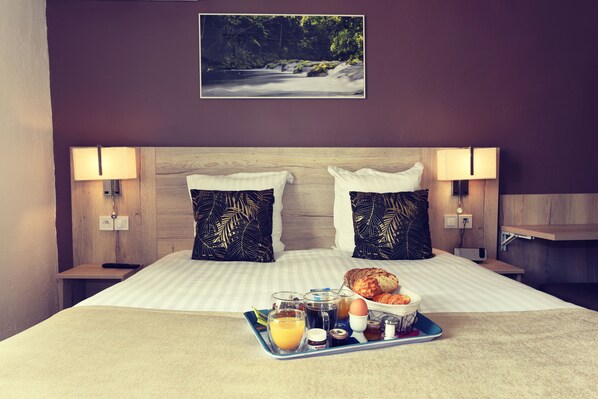 Deluxe Studio | Egyptian cotton sheets, premium bedding, pillowtop beds, in-room safe - Hôtel du Golfe (Balaruc-les-Bains)