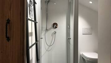 Comfort Apartment | Bathroom | Shower, towels