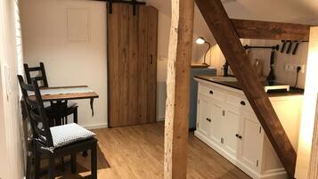 Apartemen Comfort | Makan di kamar