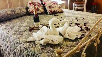 Doppia Deluxe, vista giardino, al piano terra | Con stile personalizzato, con arredamento individuale, una scrivania