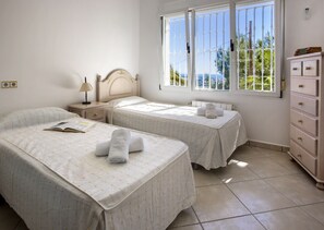 6 bedrooms, iron/ironing board, free WiFi, bed sheets