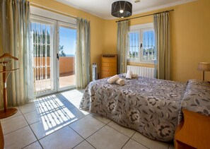 6 habitaciones, tabla de planchar con plancha y wifi gratis 