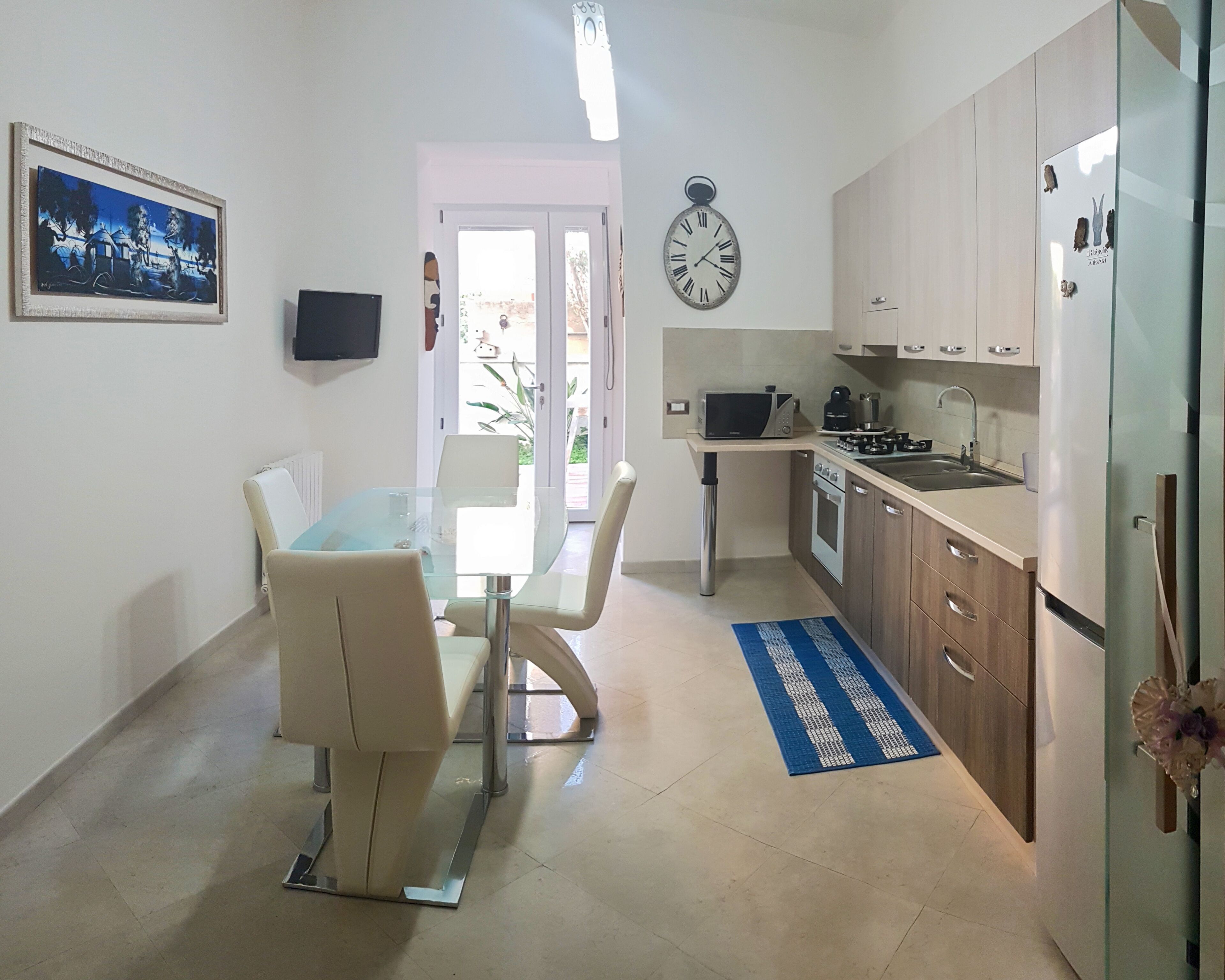 Apartment in a residential district, just steps from the sea