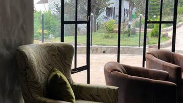 2 عدّة غرف نوم وملاءات من القطن المصري وأغطية فراش متميزة