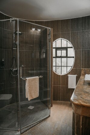 Douche, douche cascade, articles de toilette (gratuits)
