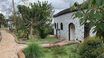 Egyptian cotton sheets, premium bedding, pillow-top beds, minibar