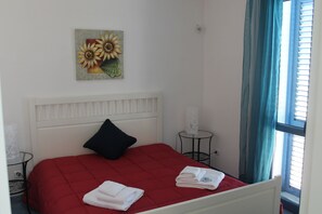6 habitaciones, tabla de planchar con plancha y cuna de viaje 