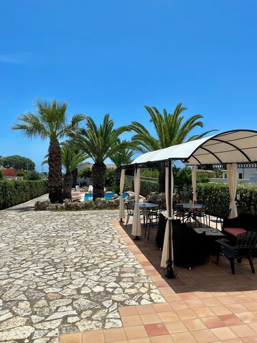 Case Selinuntine - apartments in villa with pool and garden in Selinunte