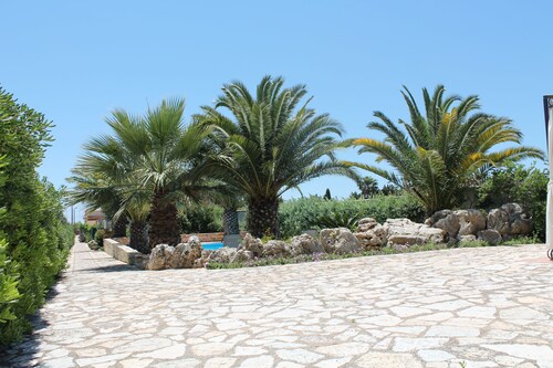 Case Selinuntine - apartments in villa with pool and garden in Selinunte