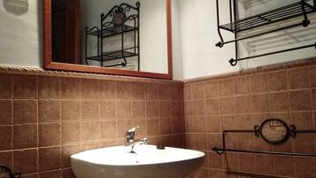 Shower, towels, soap, shampoo