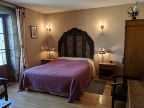 Individually decorated, individually furnished, iron/ironing board - Domaine de Pélican (Gignac)