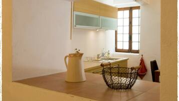 Réfrigérateur, micro-ondes, four, lave-vaisselle