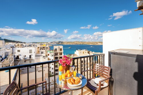 Seashells Penthouse Hot Tub Seaview by Getaways Malta