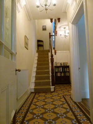 Interior - Spacious townhouse - a short walk to harbour, beaches, shops and restaurants (Devon)