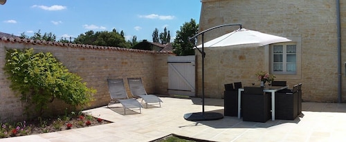  Gite near Matha & Cognac, Private Half Sunken Heated Pool, Enclosed Garden..  
