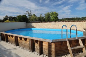 Utomhuspool och uppvärmd pool