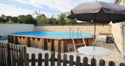 Casa rural cerca de Matha y Cognac, Private Media Sunken Piscina Climatizada, Jardín cerrado ..