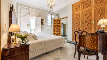 3 habitaciones, tabla de planchar con plancha y cuna de viaje