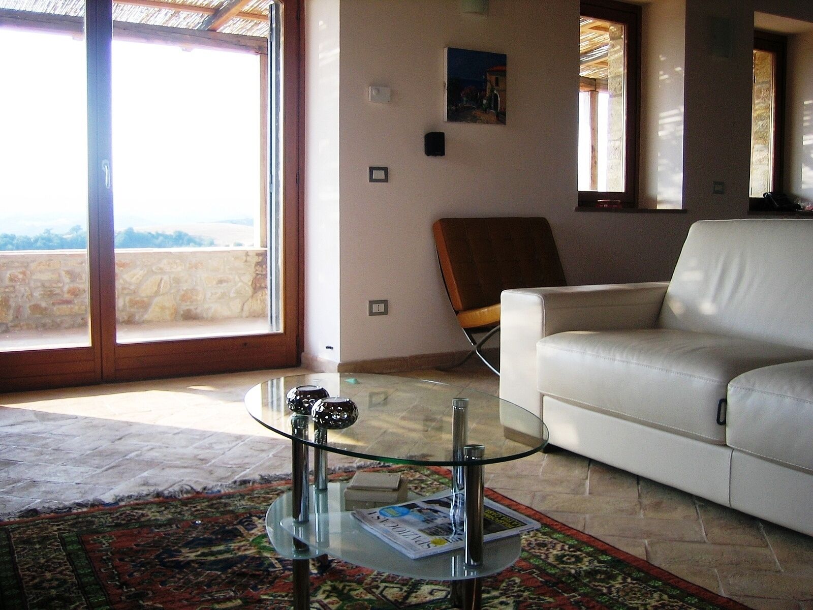 Smart-TV, Kamin, DVD-Player, Bücher