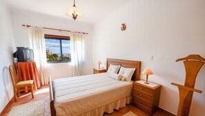 2 bedrooms, iron/ironing board, internet, bed sheets - Apt. Casa Luciano, a couple minutes walk to D. Ana Beach (Lagos)