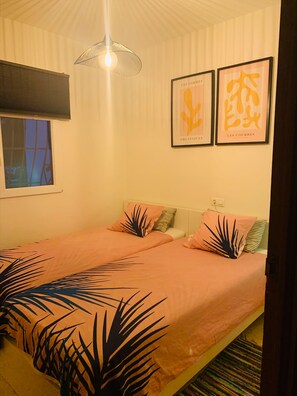 3 habitaciones, tabla de planchar con plancha, wifi y ropa de cama