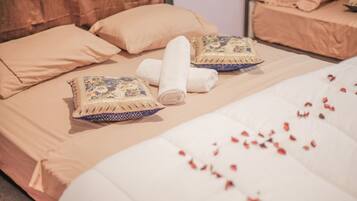 Caja de seguridad en la habitación y cortinas blackout