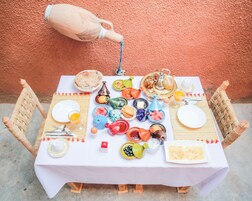 Fridge, microwave, stovetop, cookware/dishes/utensils