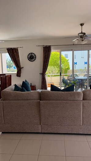 Smart TV, DVD player, books, video library - Luxury G/Floor Apt,  Pool, A/C, TV, WIFI, Patio/Garden & Pvt. Parking at door. (Kato Paphos)