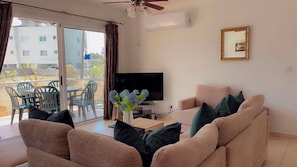 Smart TV, DVD player, books, video library - Luxury G/Floor Apt,  Pool, A/C, TV, WIFI, Patio/Garden & Pvt. Parking at door. (Kato Paphos)
