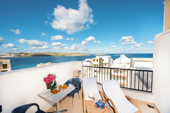 Superior-Apartment, Meerblick | Terrasse/Patio